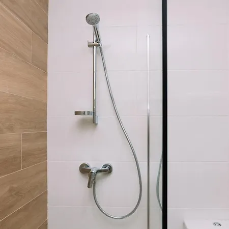 Bella Y Calida Cerca De By *