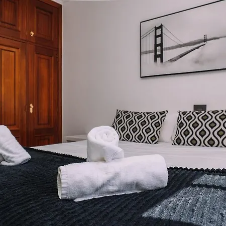 Bella Y Calida Cerca De By *